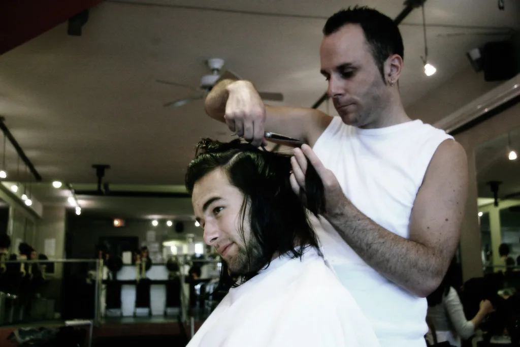 Corte de cabelo masculino em salão de Joinville