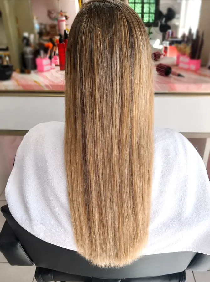 Cabelo depois da hidratação capilar no salão Flor Cabeleireira em Joinville