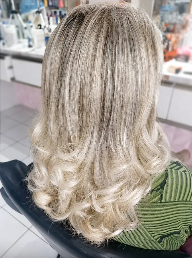 Cabelo depois da recuperação capilar no salão Flor Cabeleireira em Joinville